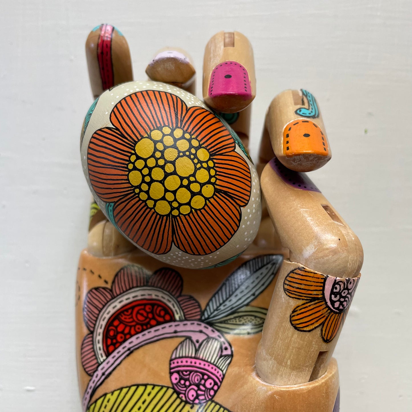 Hand-Painted Wood Easter Egg: Pen & Ink Floral Decor - 1
