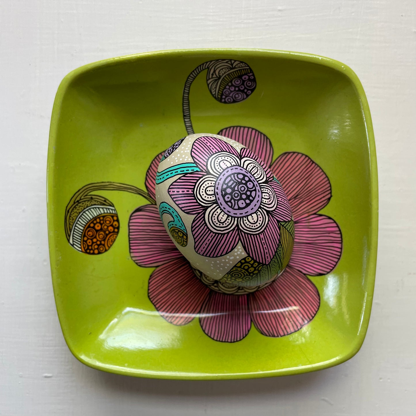 Hand-Painted Wood Easter Egg: Pen & Ink Floral Decor - 1