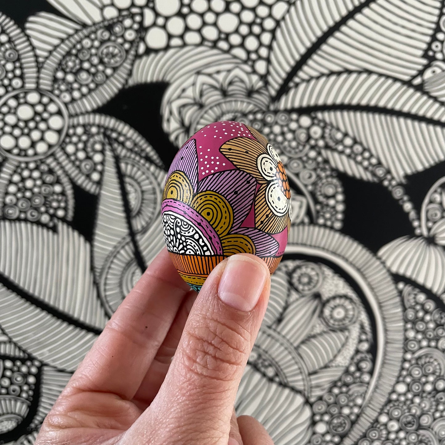 Hand-Painted Wood Easter Egg: Pen & Ink Floral Decor - 3