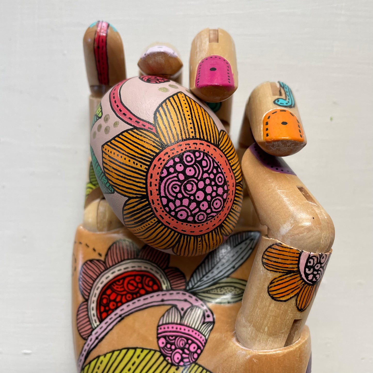 Hand-Painted Wood Easter Egg: Pen & Ink Floral Decor - 4