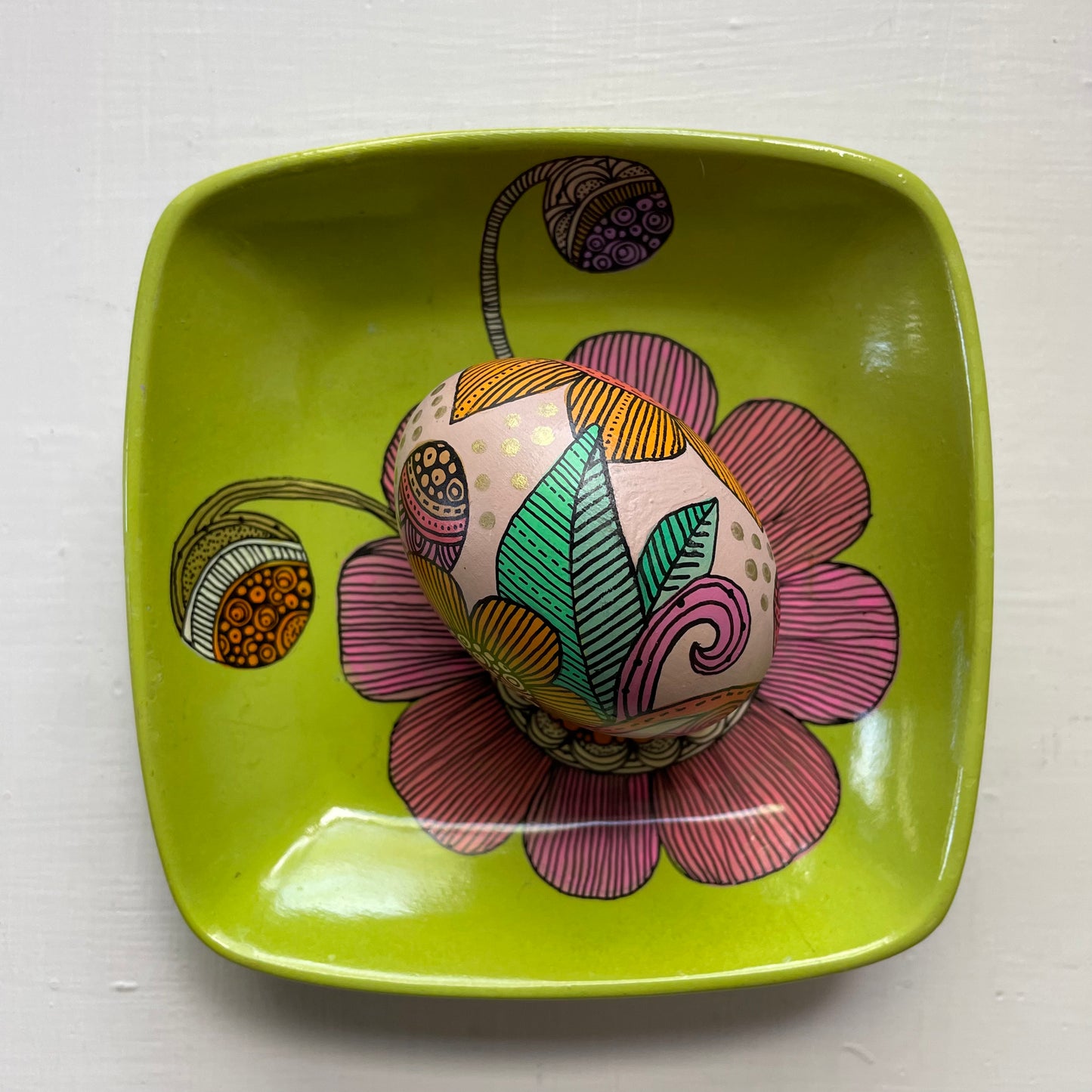 Hand-Painted Wood Easter Egg: Pen & Ink Floral Decor - 4